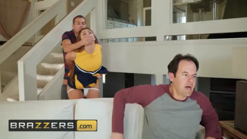 Cô con gái bị con ghệ mà không hay biết