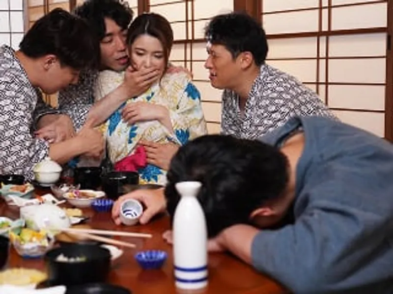 đưa cô vợ đi suối nước nóng, chồng yêu không biết vợ bị người khác đụ sấp mặt