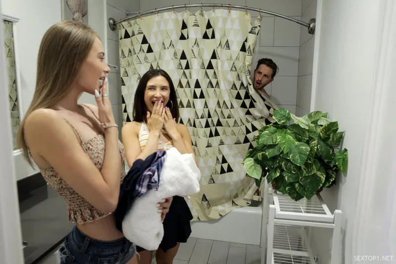 Hai đứa gấu cùng cha khác má lắm trò