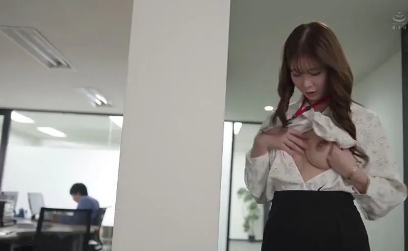 Bí ẩn của cô nhân viên ngoại hình nghiêm nghị nhưng thực chất là "nữ quái dâm đãng"