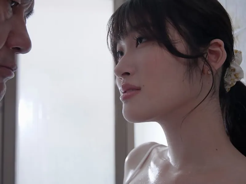 ông xã bỏ bê, người vợ được ông chú giúp thỏa mãn cơn dam dang lồn