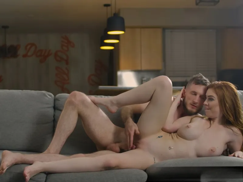 đang tăng ca mà ghệ cứ dùng bím lôi kéo tôi doggy cùng em